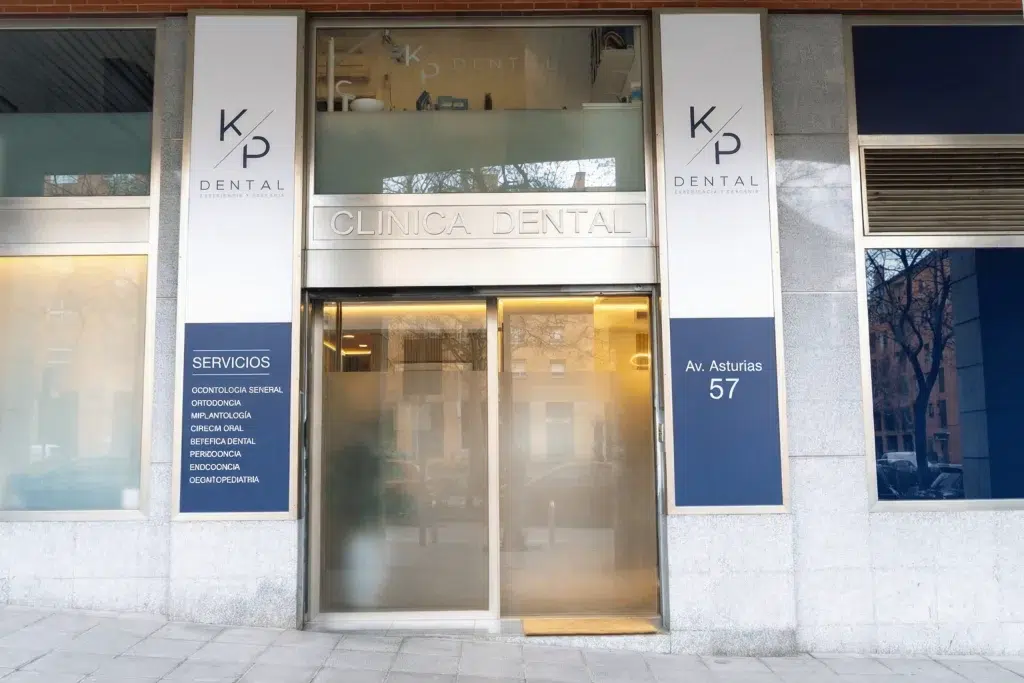 Fachada de la clínica KP Dental en Avenida de Asturias, Madrid